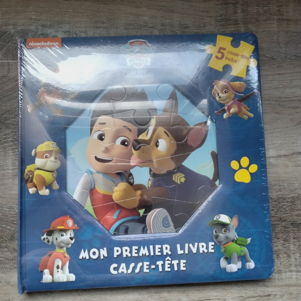 New Paw Patrol Puzzle Book in French